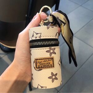 Fashion Jewelry Cream and Brown Key Holder